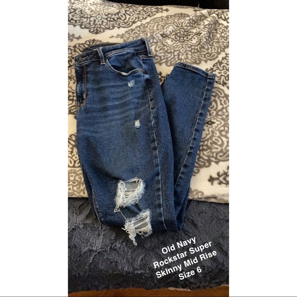Old Navy Mid Rise Super Skinny Jeans